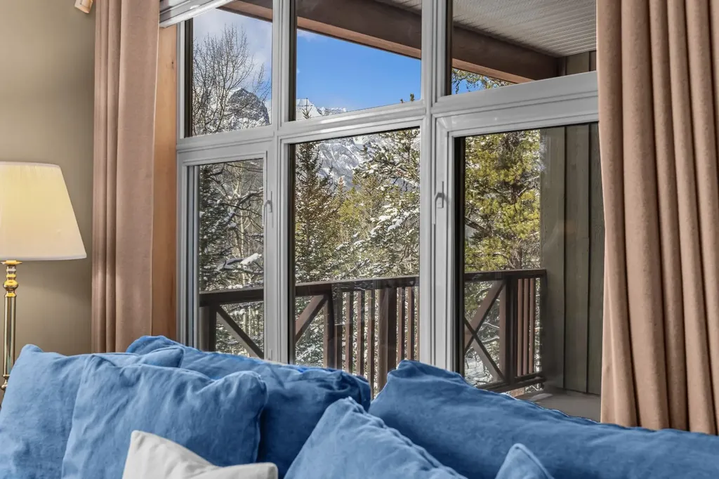 3 Aspen Glen Canmore AB T1W 1A6