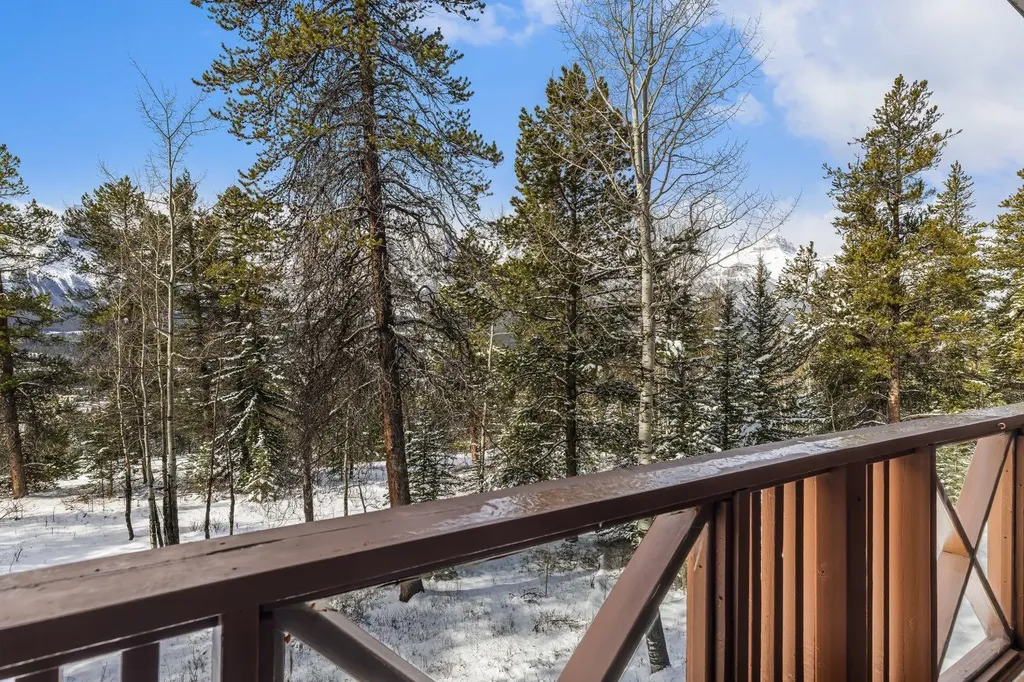 3 Aspen Glen Canmore AB T1W 1A6