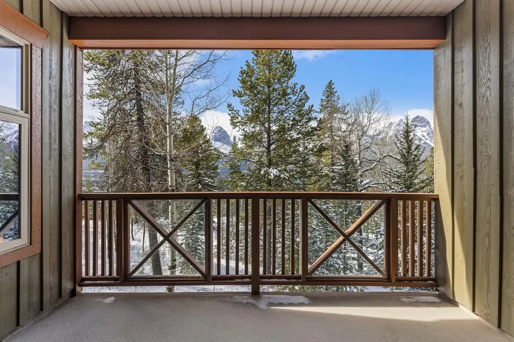 3 Aspen Glen Canmore AB T1W 1A6