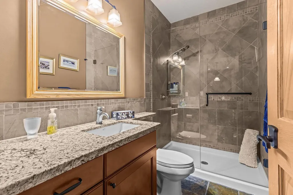 3 Aspen Glen Canmore AB T1W 1A6