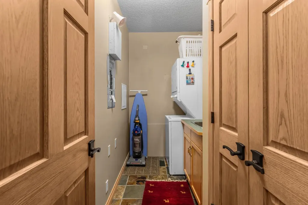 3 Aspen Glen Canmore AB T1W 1A6