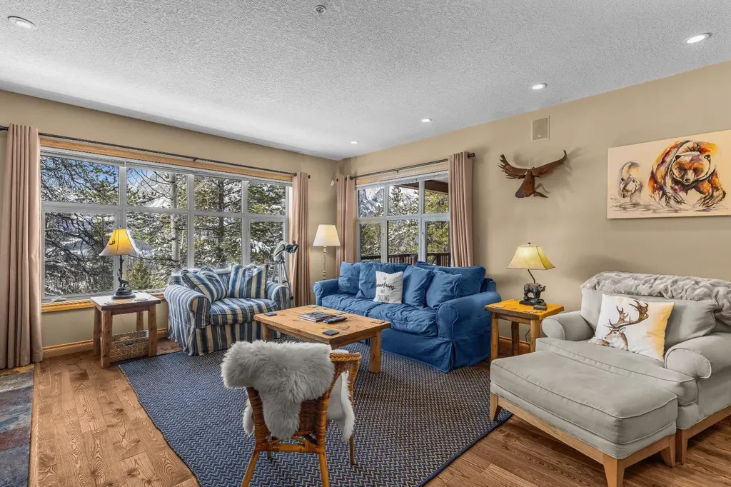 3 Aspen Glen Canmore AB T1W 1A6