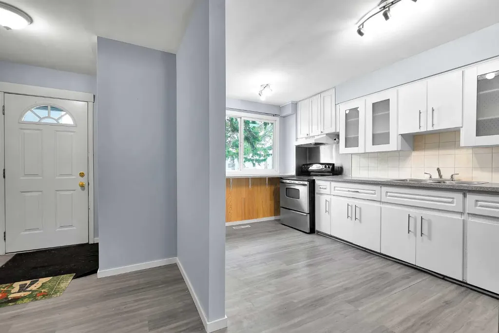 2211 19 Street NE Calgary AB T2E4Y5