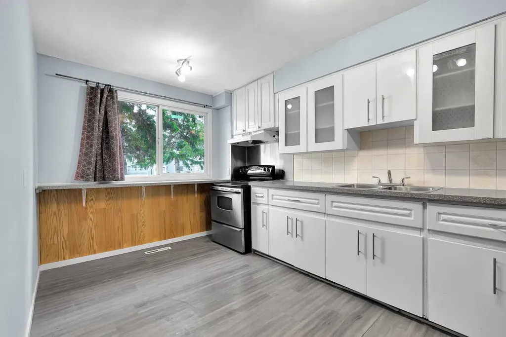 2211 19 Street NE Calgary AB T2E4Y5