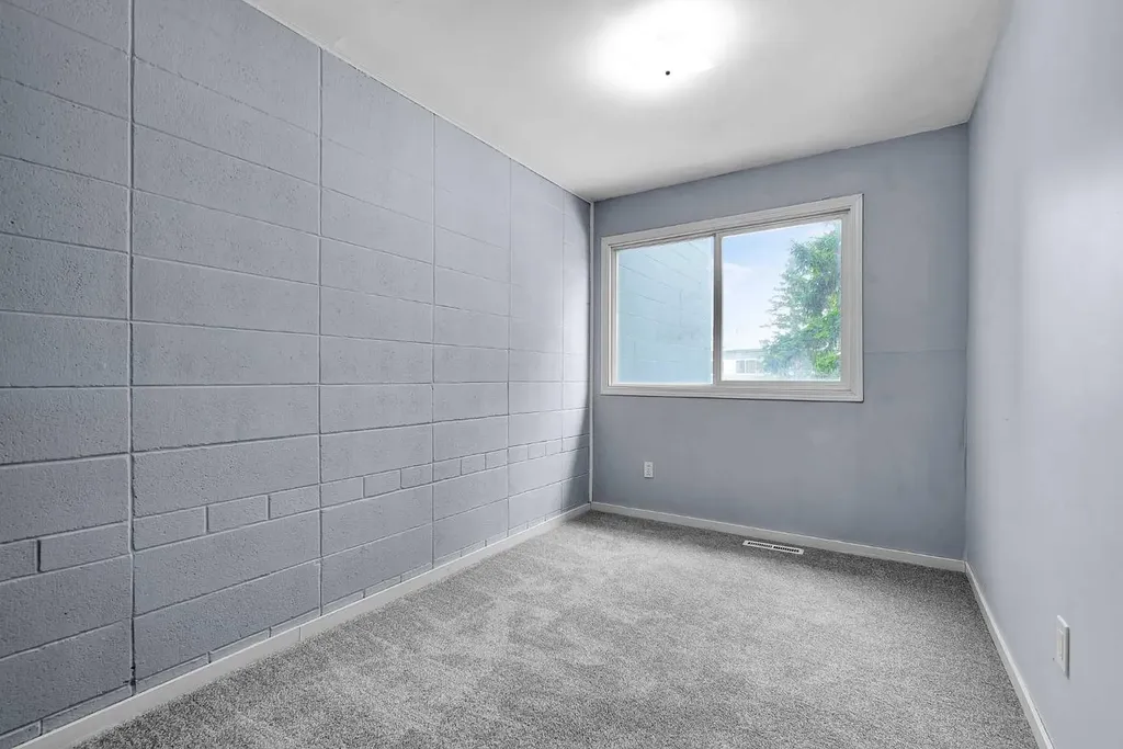 2211 19 Street NE Calgary AB T2E4Y5