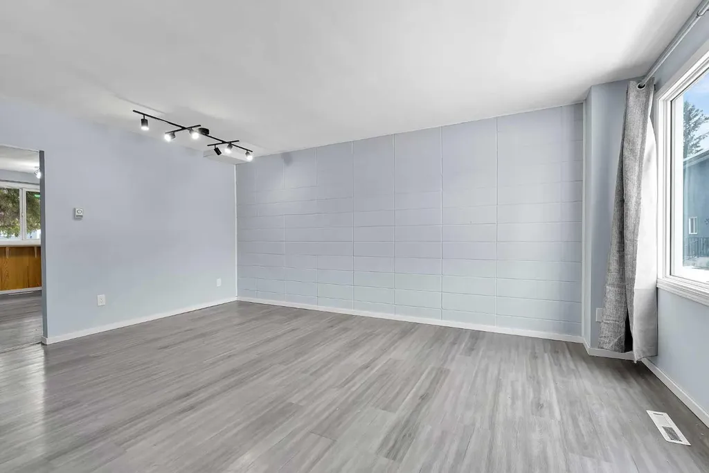 2211 19 Street NE Calgary AB T2E4Y5