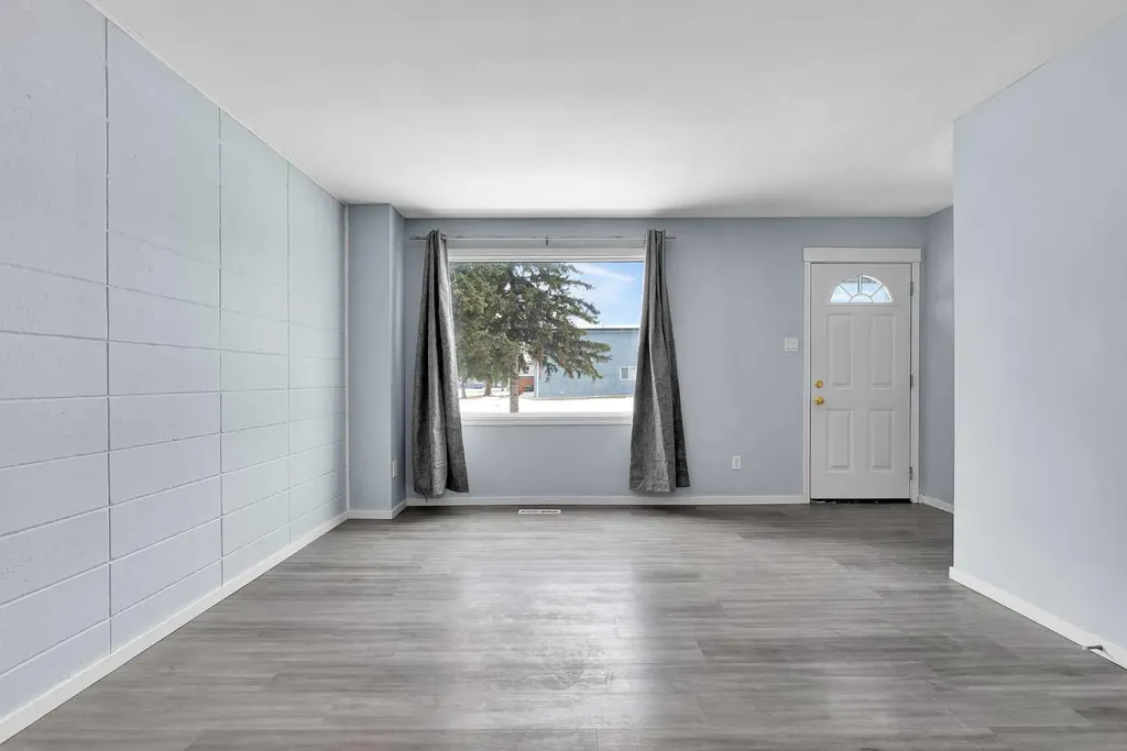 2211 19 Street NE Calgary AB T2E4Y5