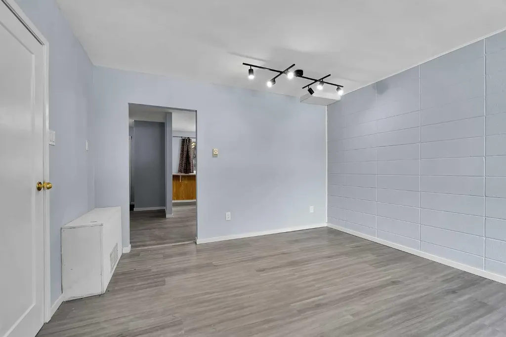 2211 19 Street NE Calgary AB T2E4Y5