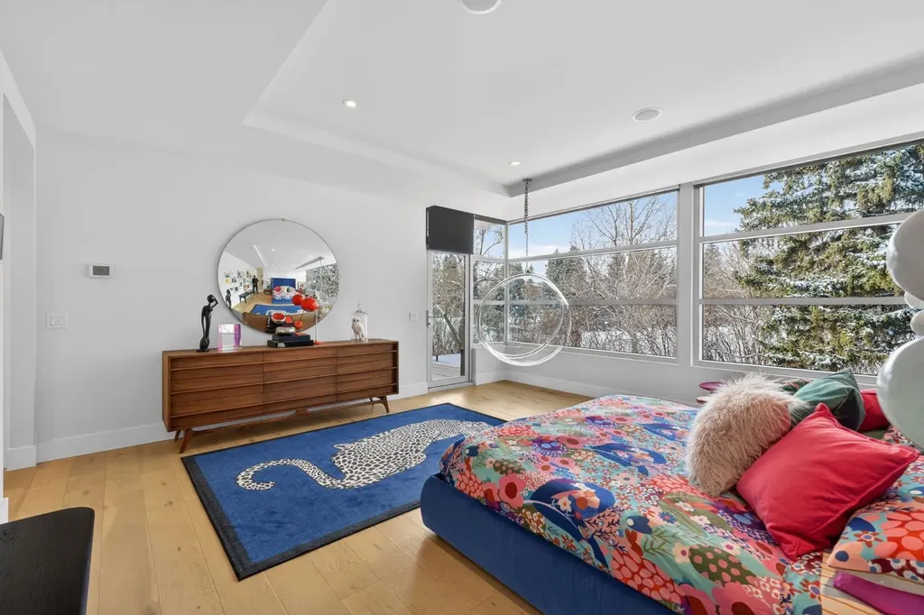 31 Windsor Crescent SW Calgary AB T2V1V5
