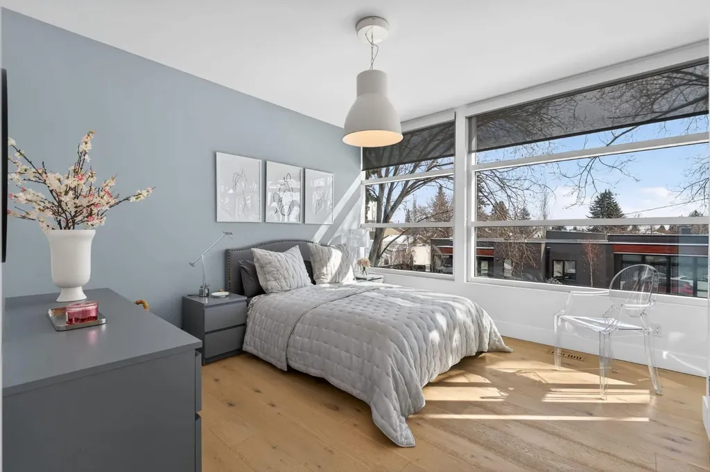 31 Windsor Crescent SW Calgary AB T2V1V5