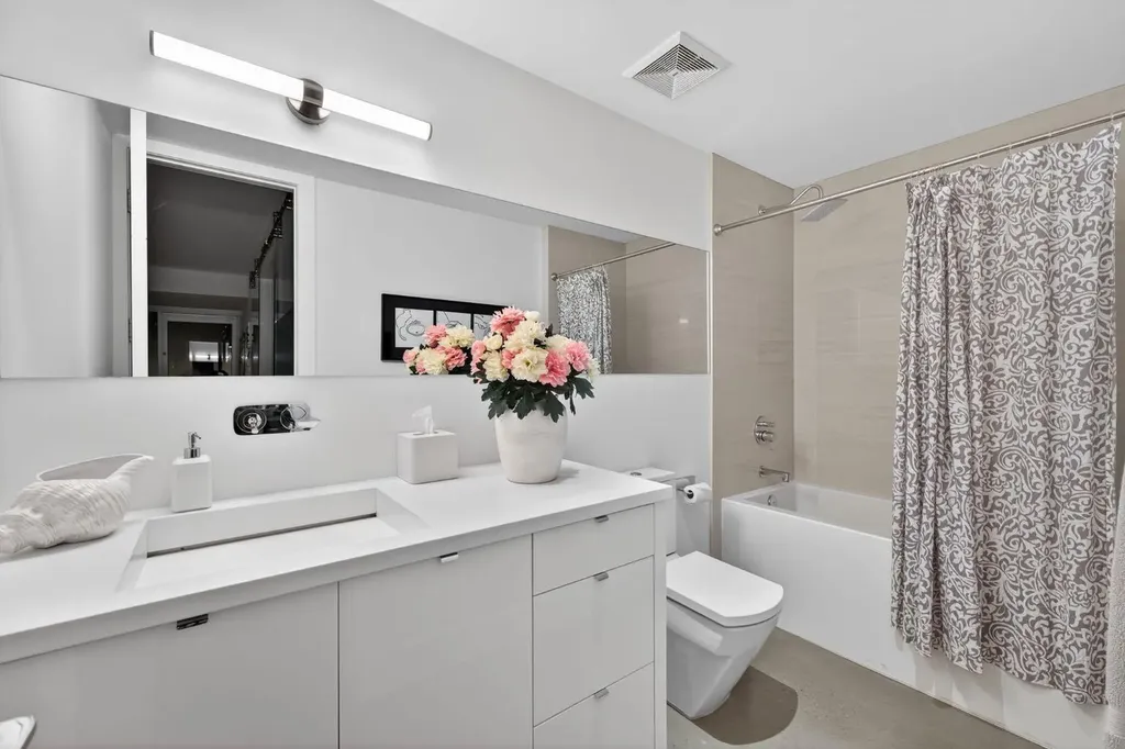 31 Windsor Crescent SW Calgary AB T2V1V5