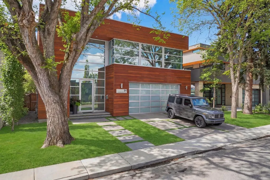 31 Windsor Crescent SW Calgary AB T2V1V5