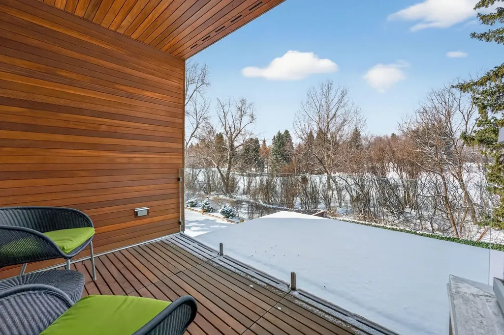 31 Windsor Crescent SW Calgary AB T2V1V5