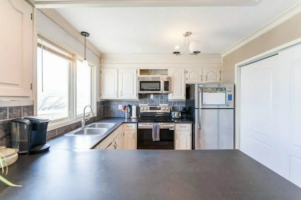 25 Park Place Drumheller AB T0J0Y1