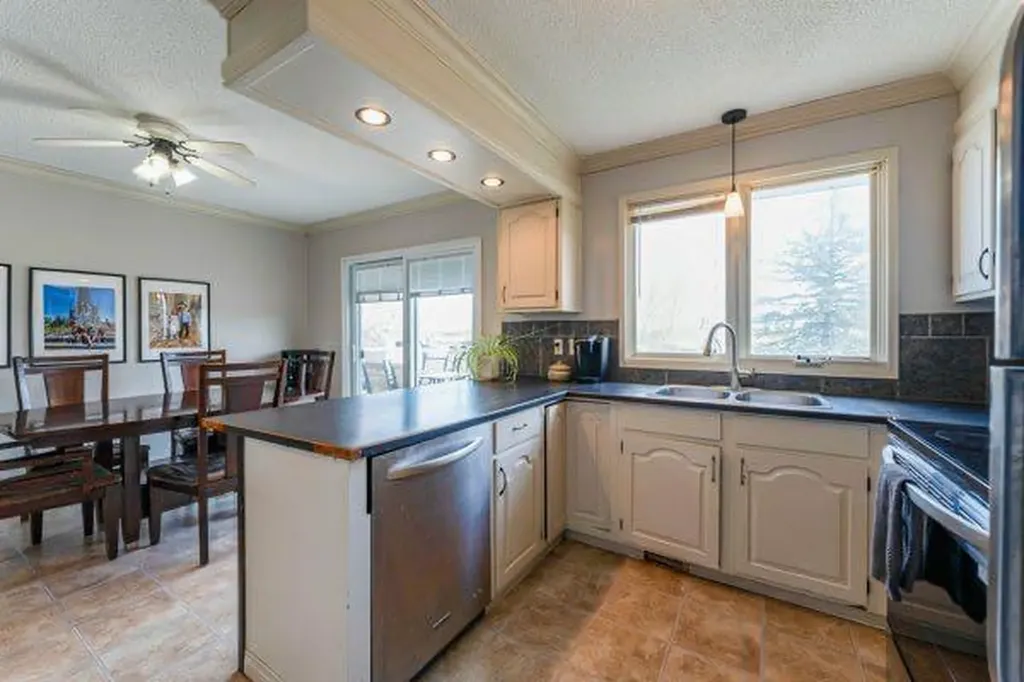 25 Park Place Drumheller AB T0J0Y1