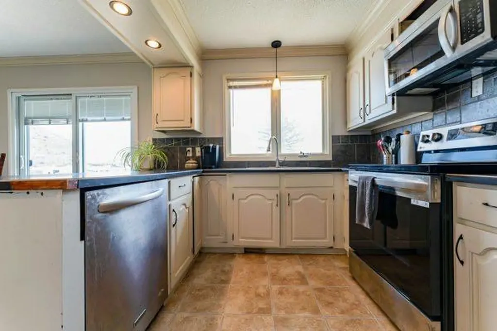 25 Park Place Drumheller AB T0J0Y1