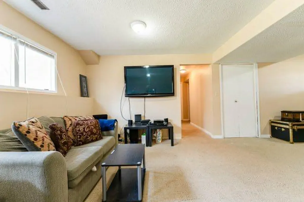 25 Park Place Drumheller AB T0J0Y1