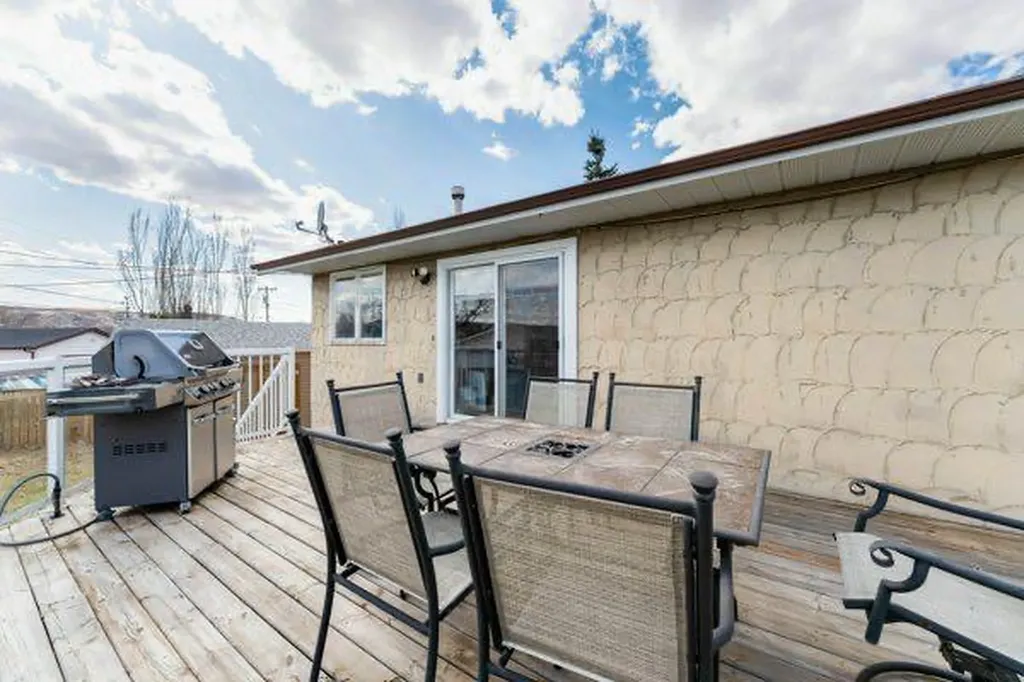 25 Park Place Drumheller AB T0J0Y1