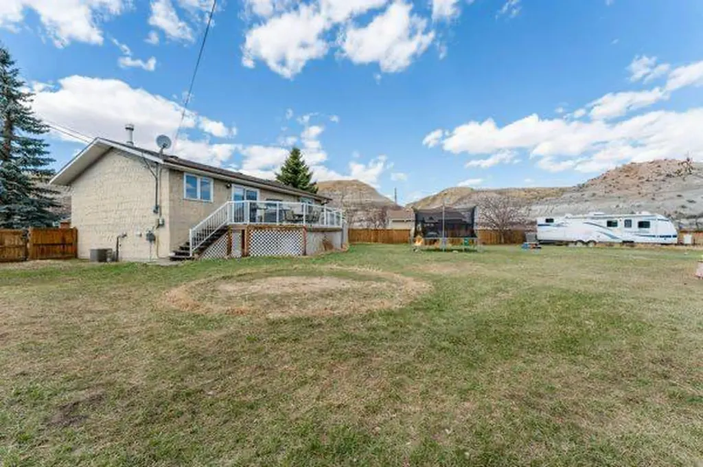 25 Park Place Drumheller AB T0J0Y1
