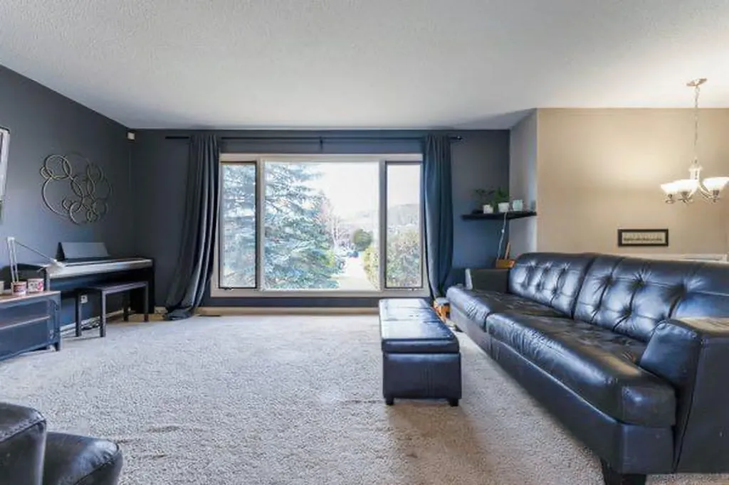 25 Park Place Drumheller AB T0J0Y1