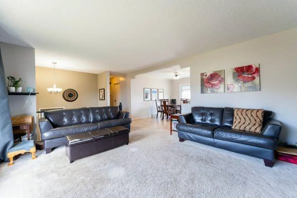 25 Park Place Drumheller AB T0J0Y1