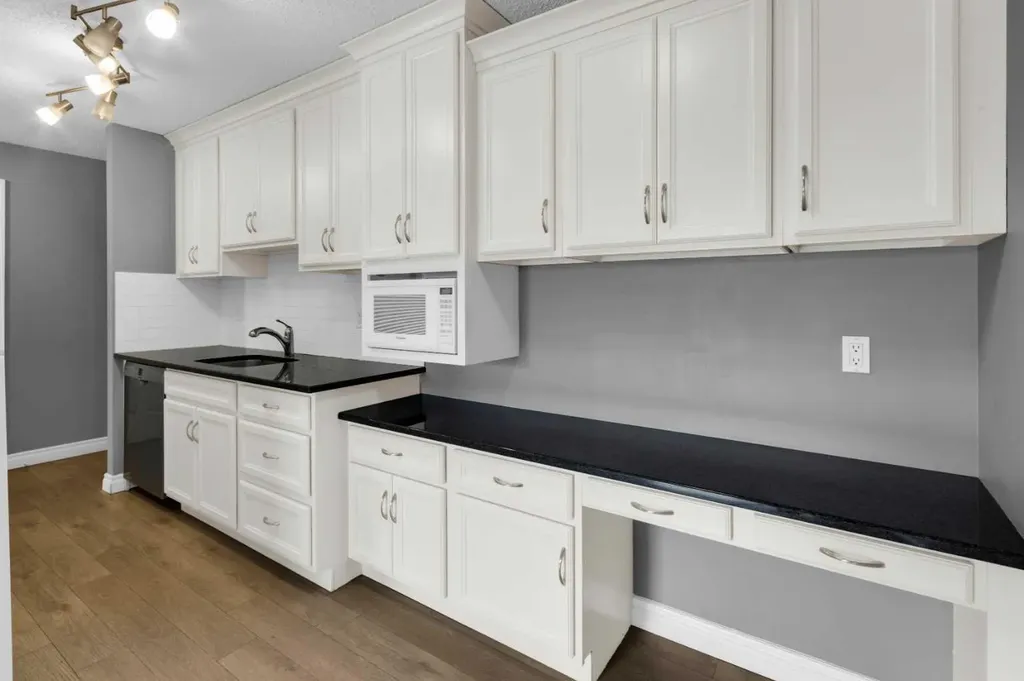 1602 11 Avenue SW Calgary AB T3C 0N2