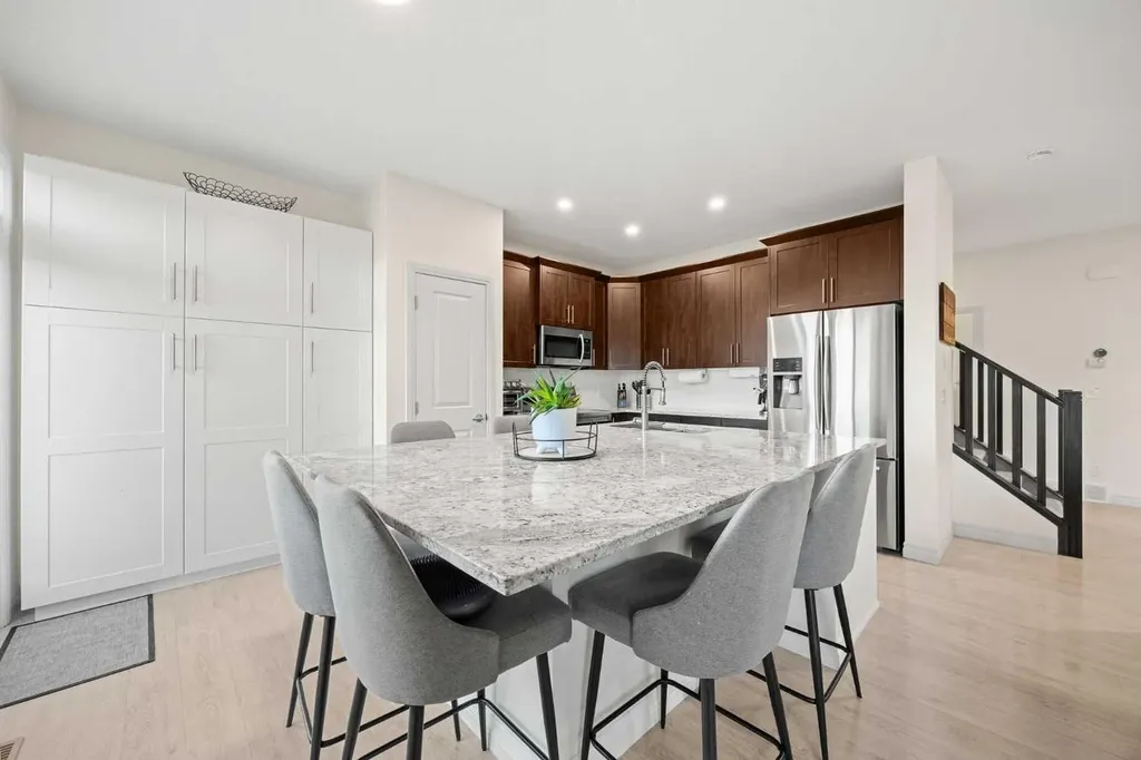 184 Cimarron Vista Way Okotoks AB T1S 0K3