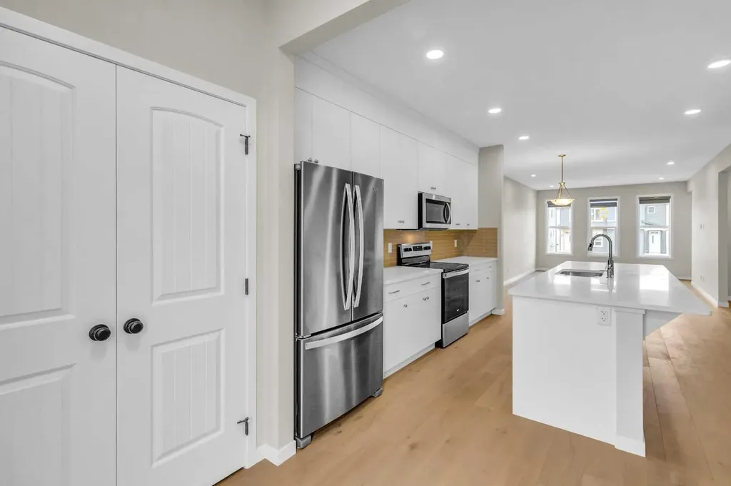 249 Aquila Drive NW Calgary AB T3R 1Y6