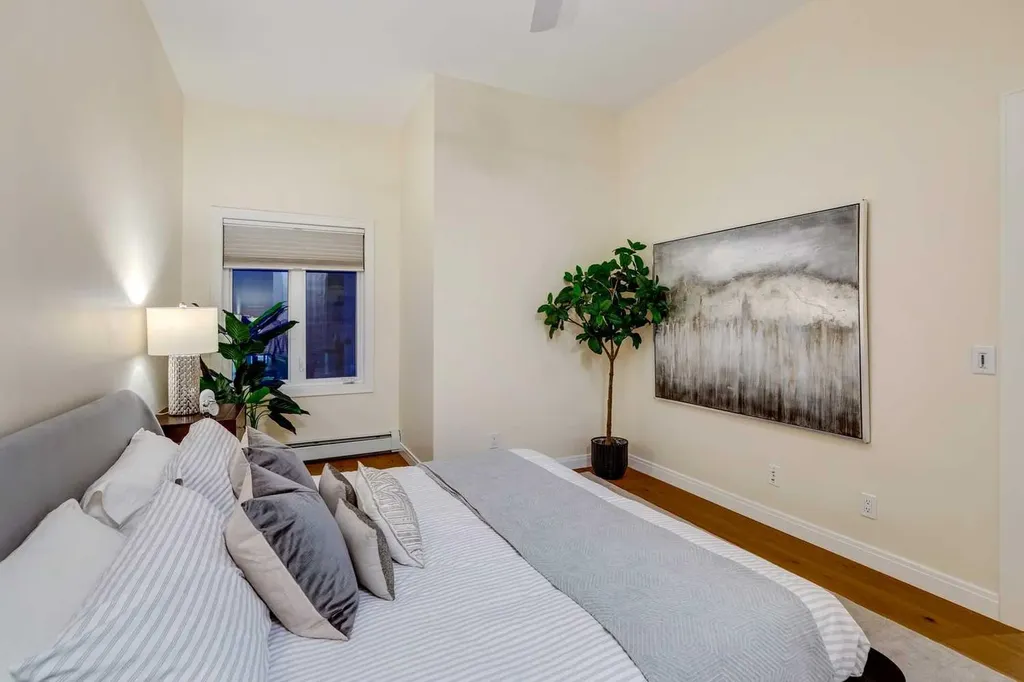 881 15 Avenue SW Calgary AB T2R 1R8