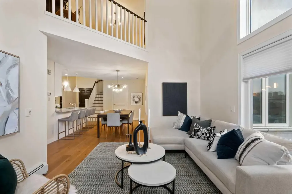 881 15 Avenue SW Calgary AB T2R 1R8