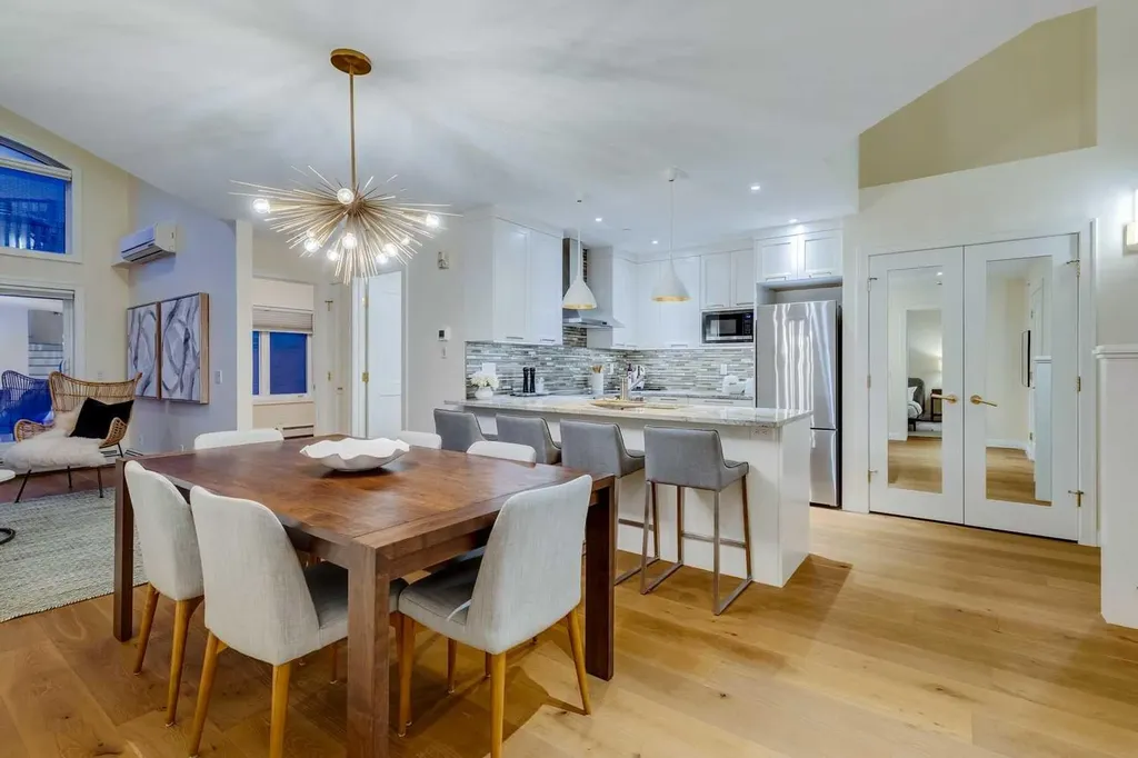 881 15 Avenue SW Calgary AB T2R 1R8