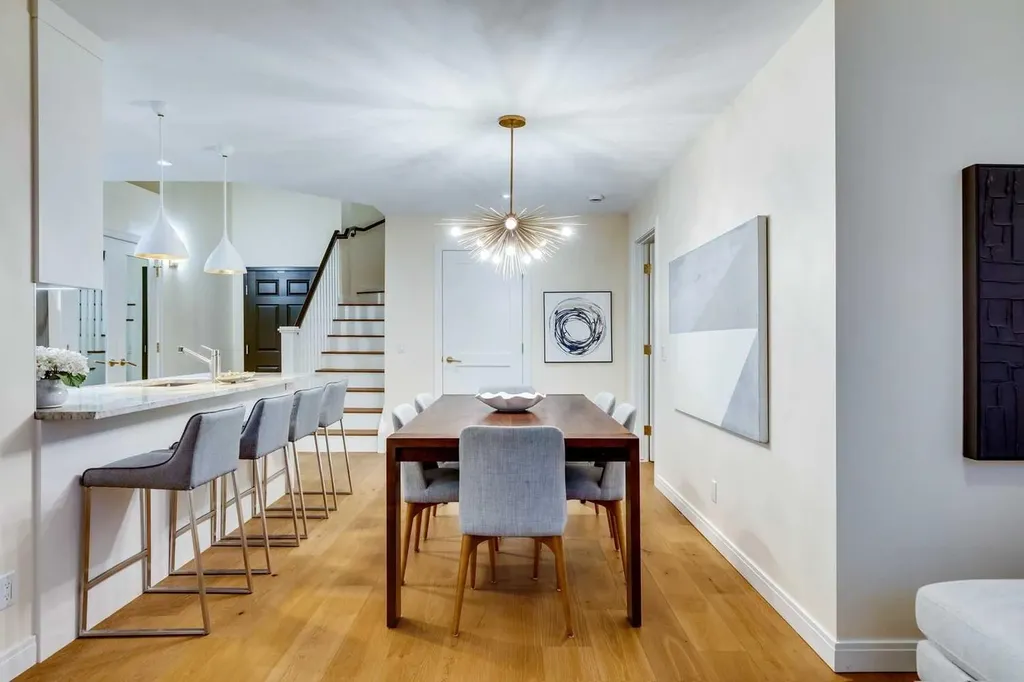 881 15 Avenue SW Calgary AB T2R 1R8