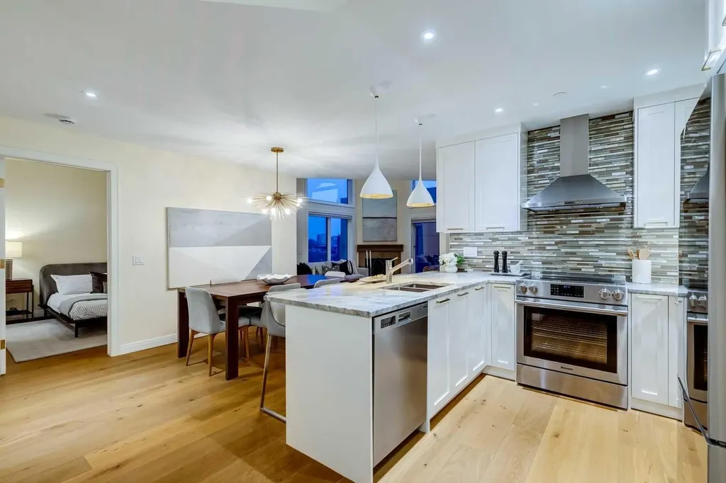 881 15 Avenue SW Calgary AB T2R 1R8