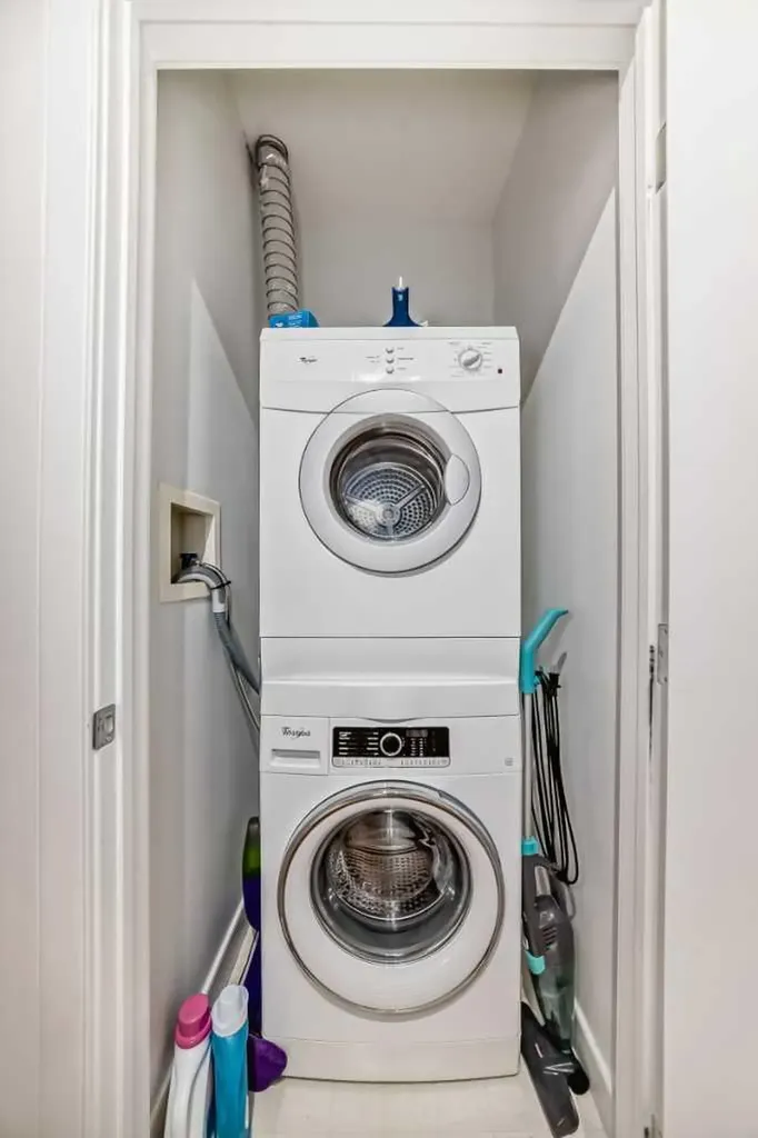 328 21 Avenue SW Calgary AB T2R 0E2