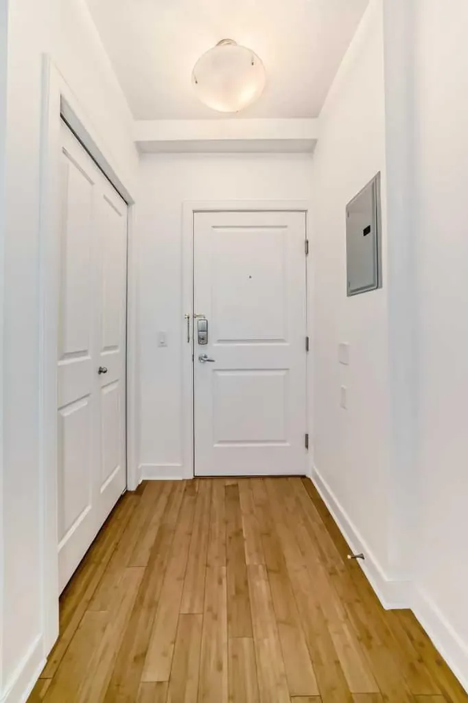328 21 Avenue SW Calgary AB T2R 0E2