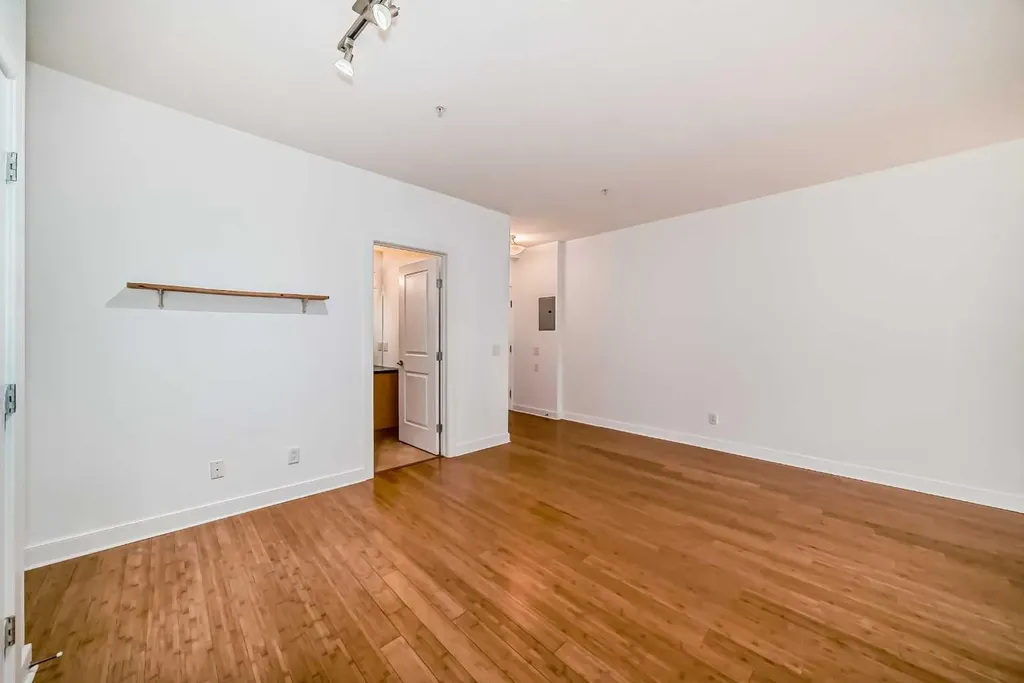 328 21 Avenue SW Calgary AB T2R 0E2