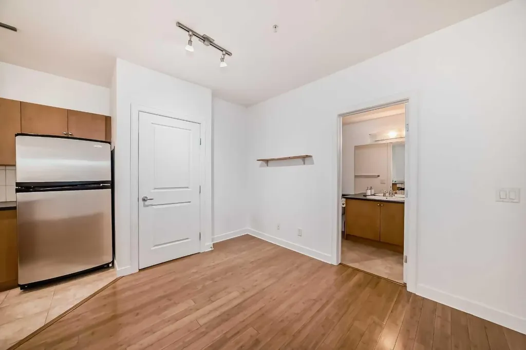 328 21 Avenue SW Calgary AB T2R 0E2