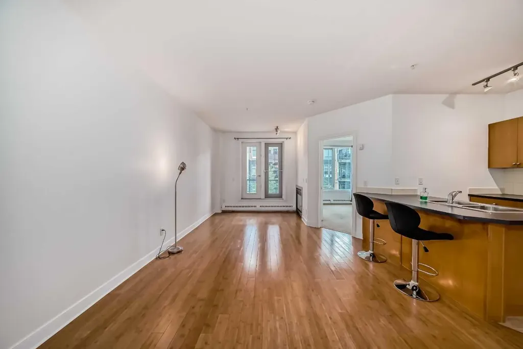 328 21 Avenue SW Calgary AB T2R 0E2