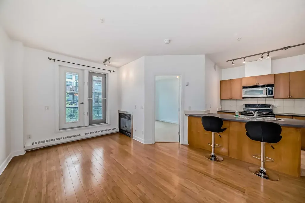 328 21 Avenue SW Calgary AB T2R 0E2
