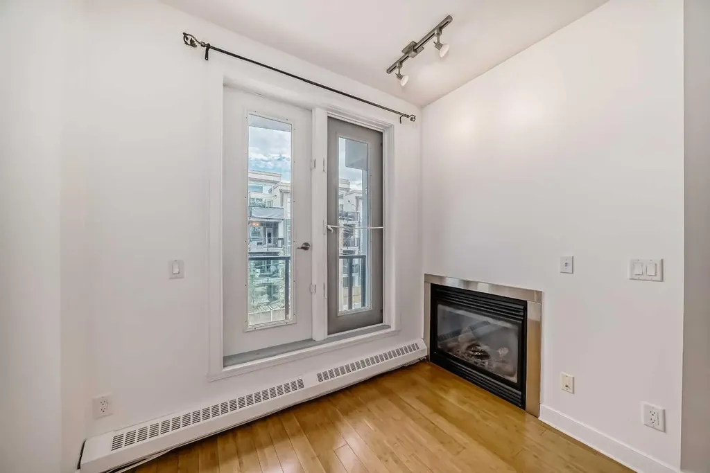 328 21 Avenue SW Calgary AB T2R 0E2