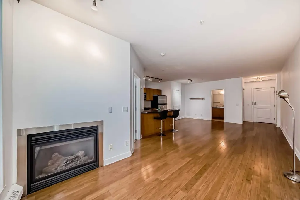 328 21 Avenue SW Calgary AB T2R 0E2