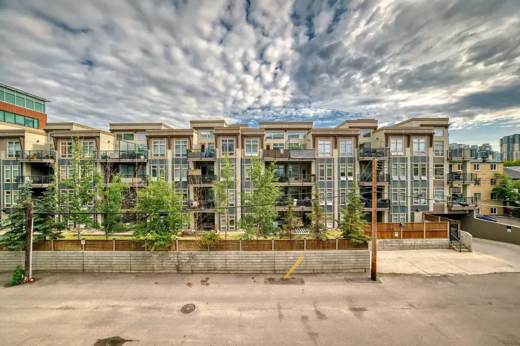 328 21 Avenue SW Calgary AB T2R 0E2