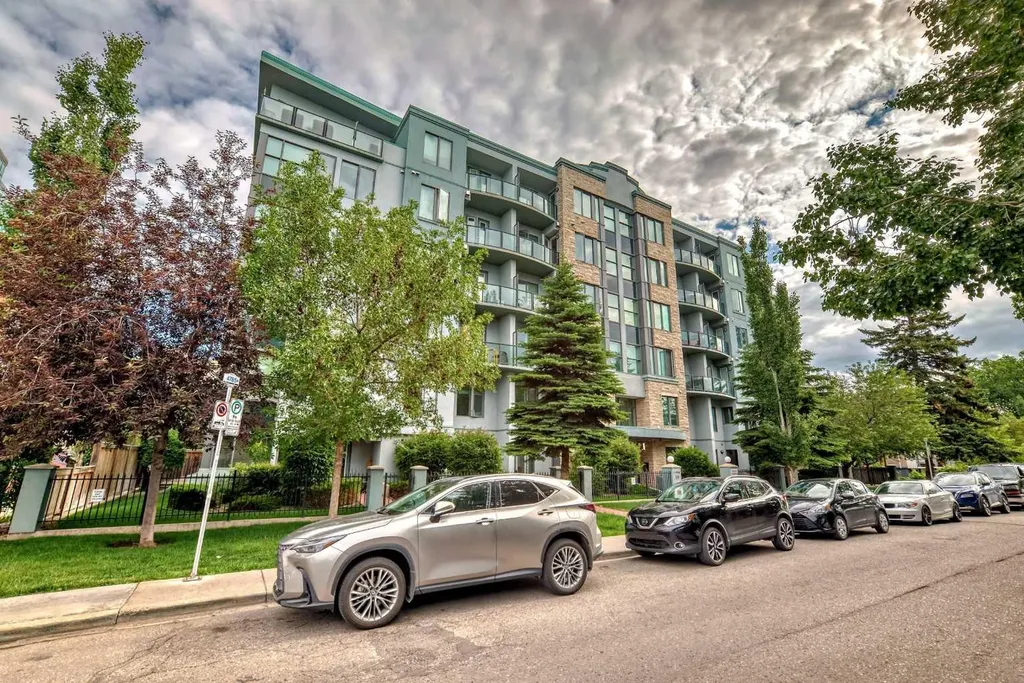 328 21 Avenue SW Calgary AB T2R 0E2