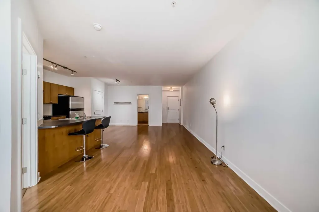 328 21 Avenue SW Calgary AB T2R 0E2