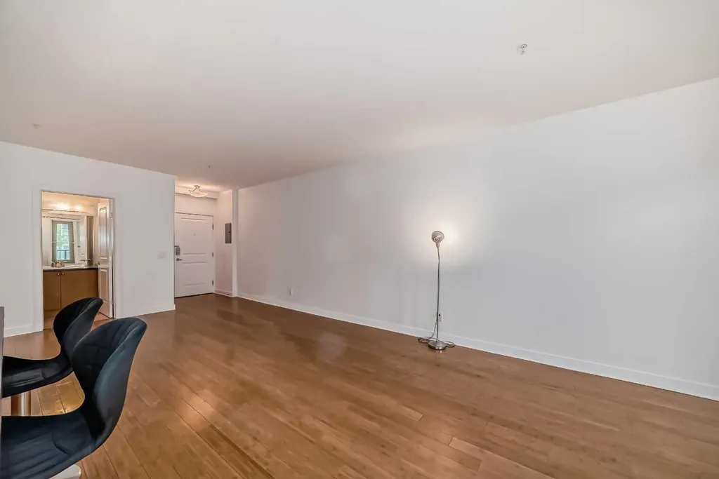 328 21 Avenue SW Calgary AB T2R 0E2
