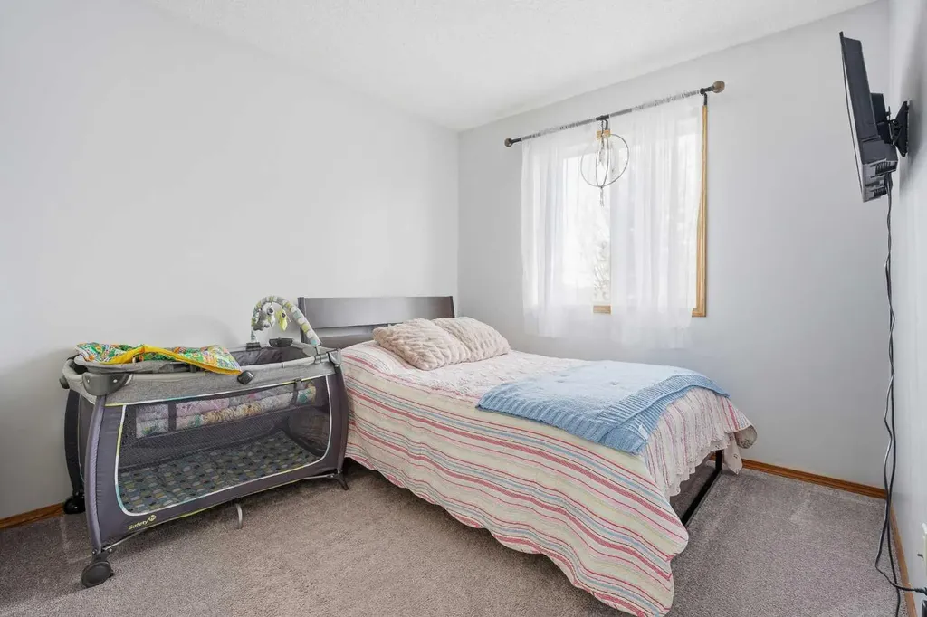 167 Fairways Drive NW Airdrie AB T4B 2R8