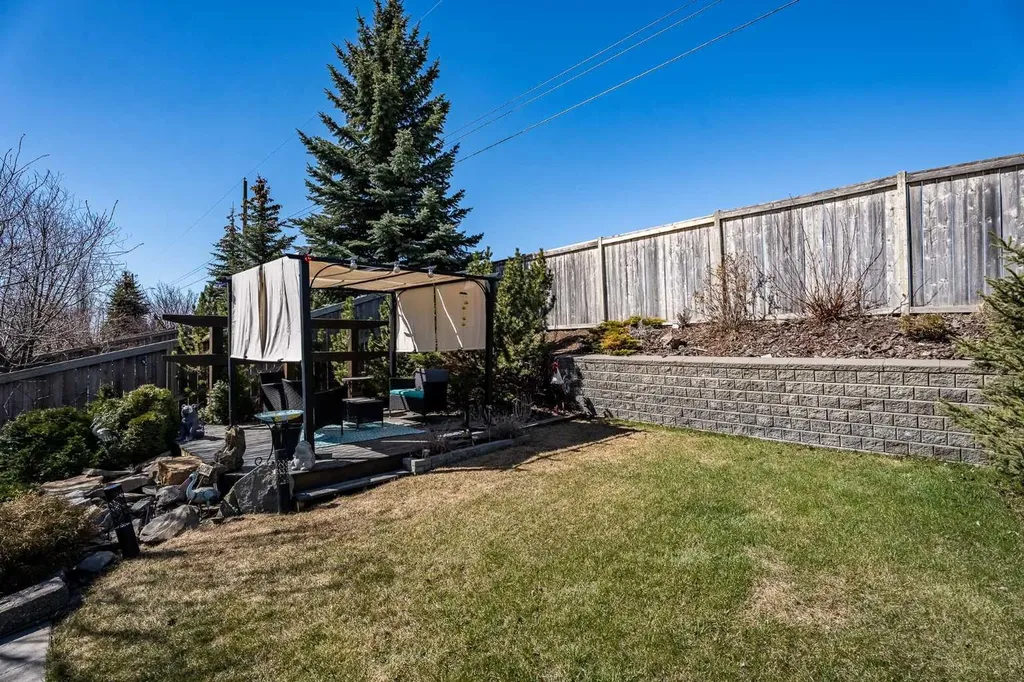 167 Fairways Drive NW Airdrie AB T4B 2R8