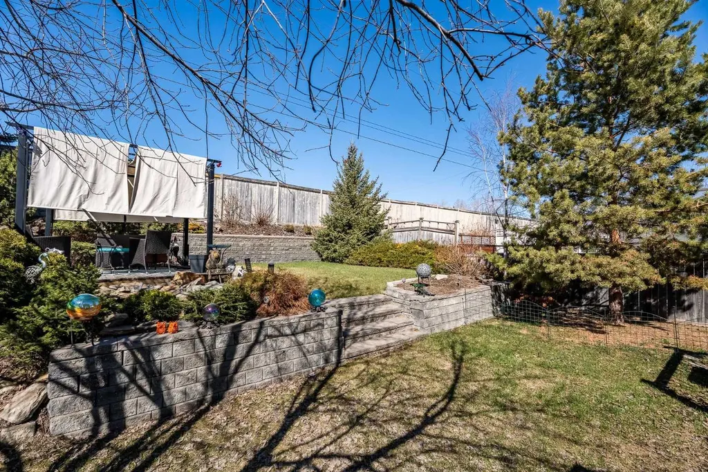 167 Fairways Drive NW Airdrie AB T4B 2R8