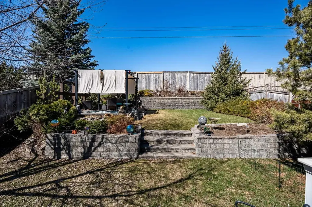 167 Fairways Drive NW Airdrie AB T4B 2R8
