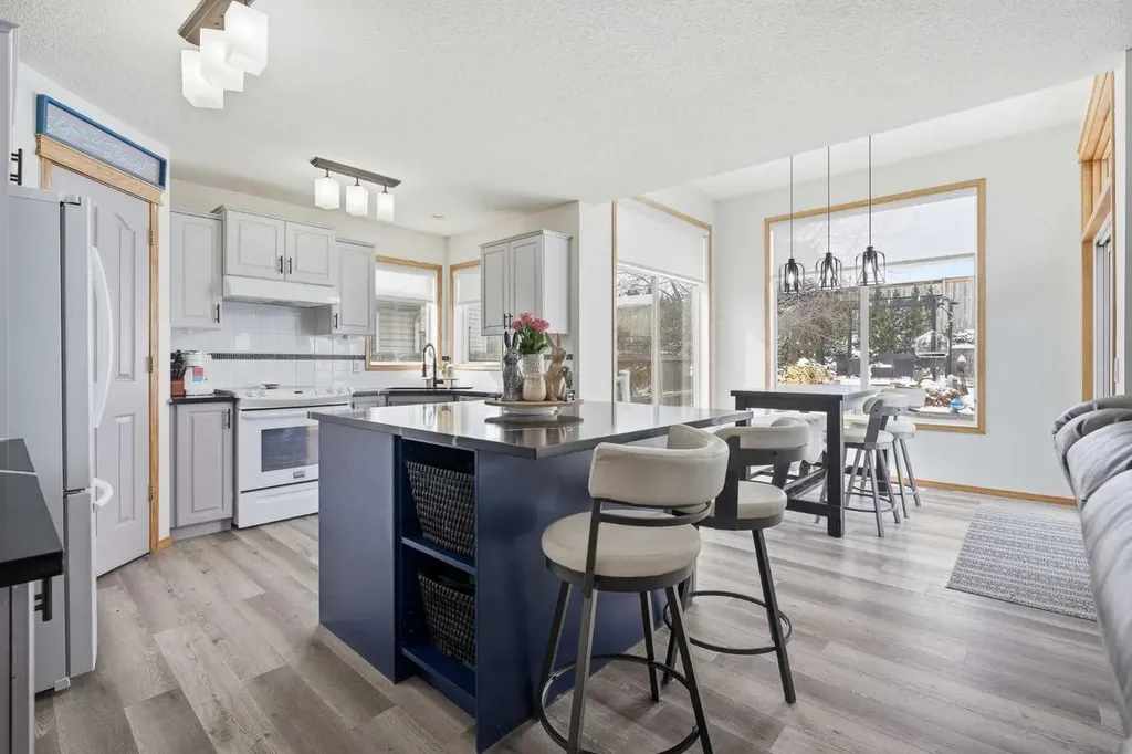 167 Fairways Drive NW Airdrie AB T4B 2R8